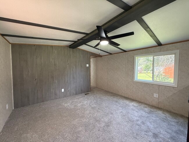 Foto del edificio - 344 Creek Rd