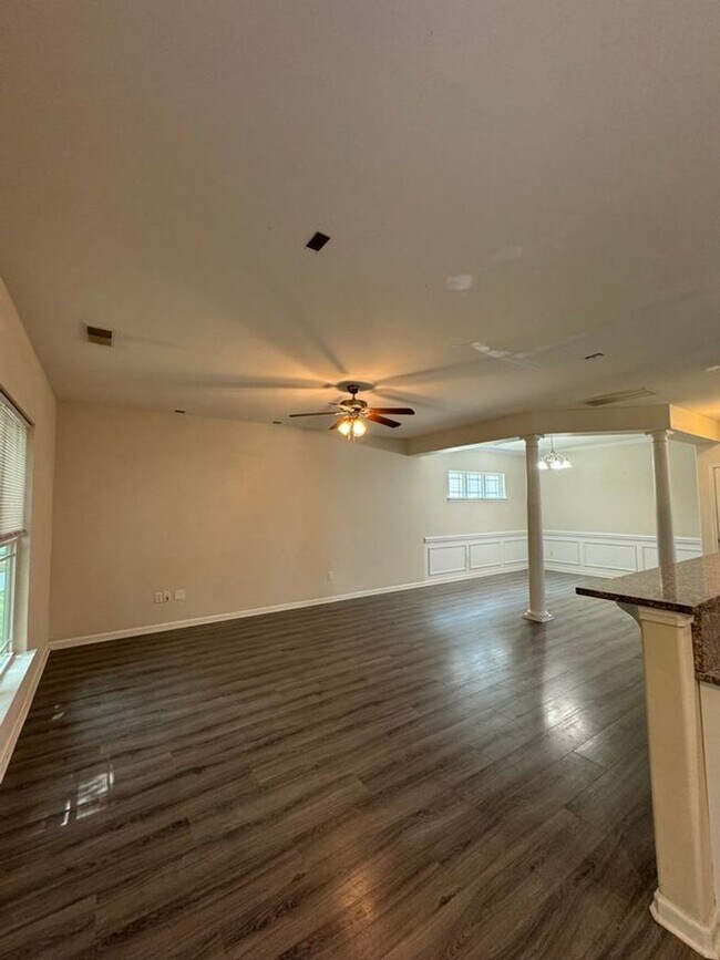 Foto del edificio - 670 Summer Hill Way