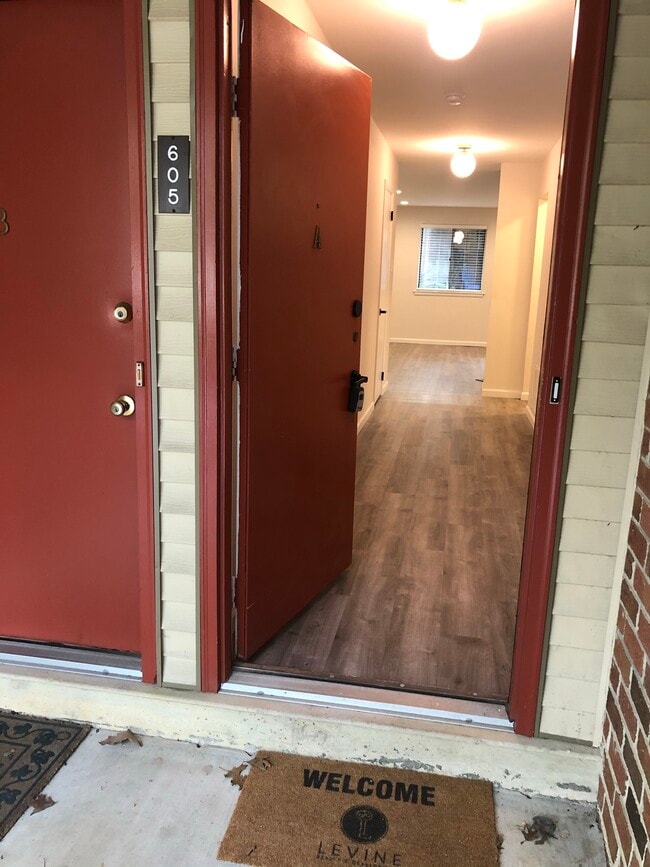 Front Entrance - 605A Cypress Point Cir