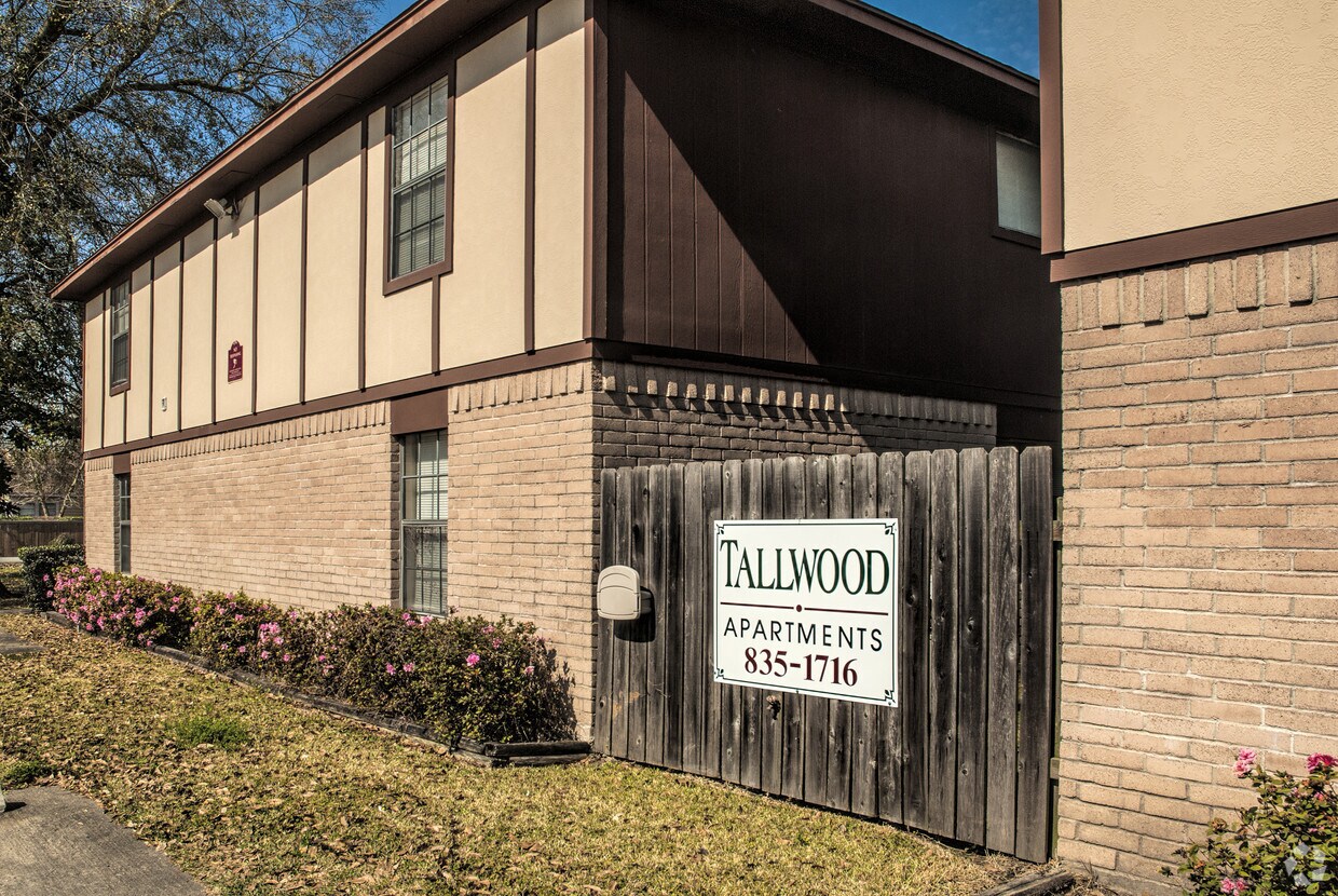 Building Photo - 645-685 E Lavaca St