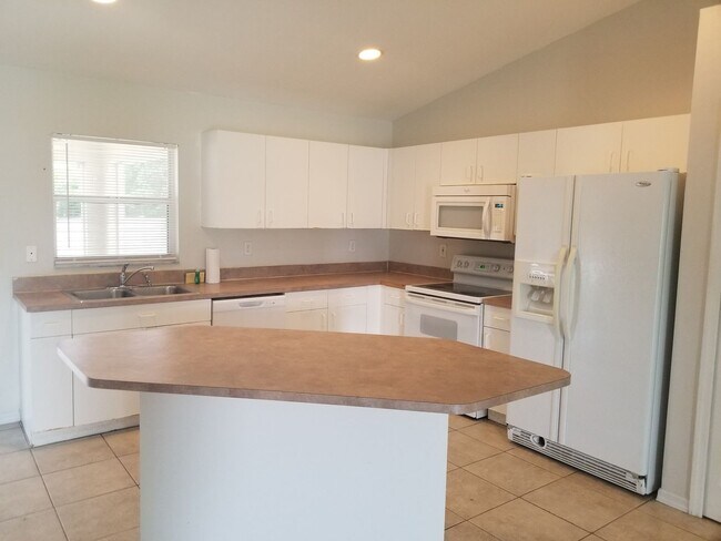 Foto del edificio - 910 SW 34th Terrace