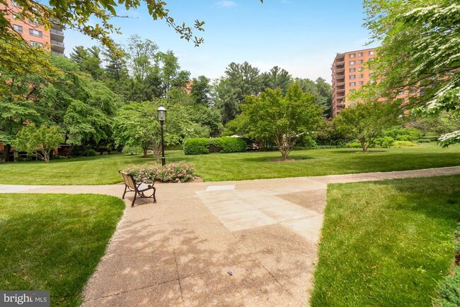 Foto del edificio - 4201 Cathedral Ave NW