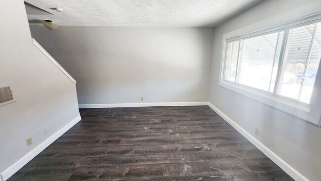 Foto del edificio - Move in ready!