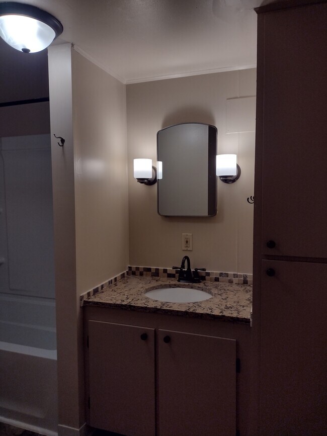 Foto del edificio - 204 E Callender St