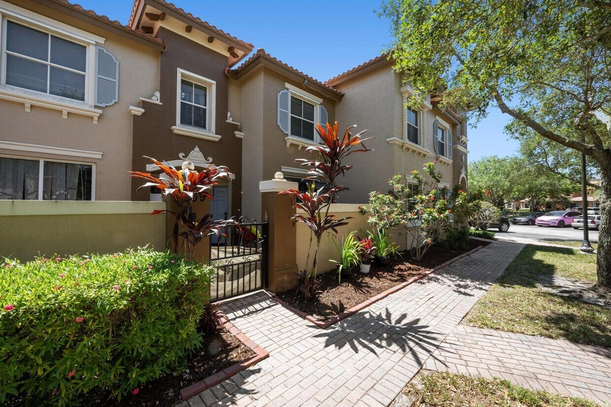 Foto principal - 2905 Hidden Hills Rd