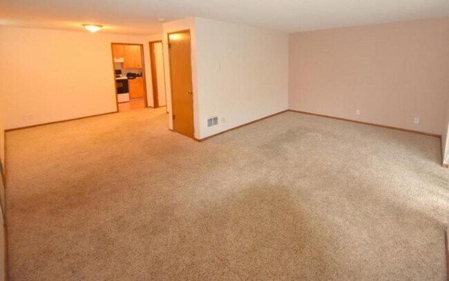 Building Photo - 3 bedroom in Seattle WA 98103