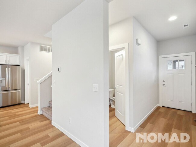 Foto del edificio - 3 Bedroom Townhome in Tehaleh/Bonney Lake