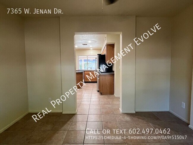 Building Photo - Large Peoria Home