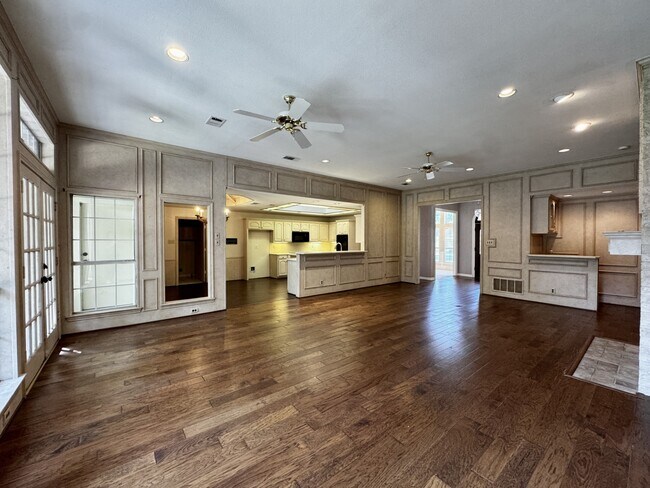 Foto del edificio - 229 E Bethel Rd