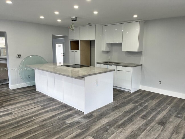 Foto del edificio - 2732 NW 16th St