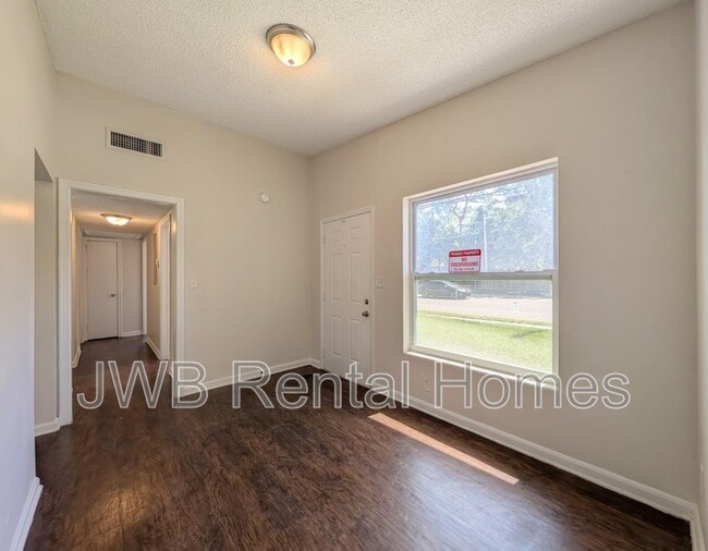 Building Photo - 2710 Rogero Rd