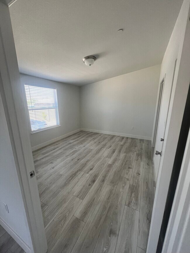 Foto del edificio - 1544 Adam St