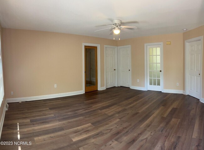 Building Photo - 116 Dogwood Dr