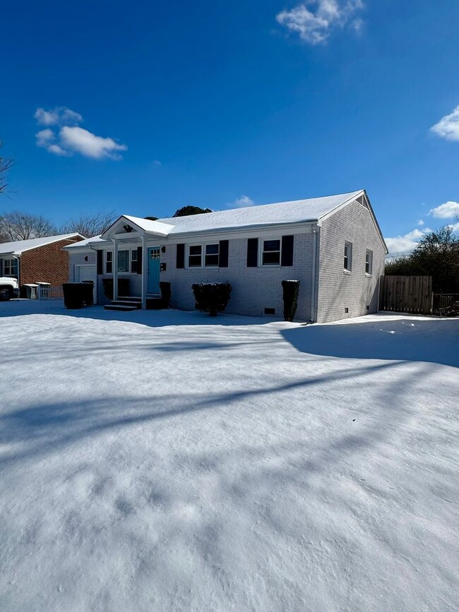 Building Photo - FULLY RENOVATED 3 BEDROOM RANCHER IN HAMPT...