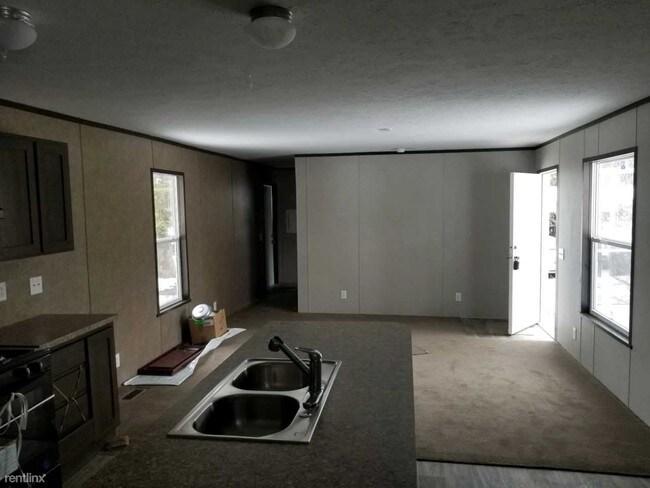 Building Photo - 3 br, 2 bath Mobile Home - 150 Pinewood Est