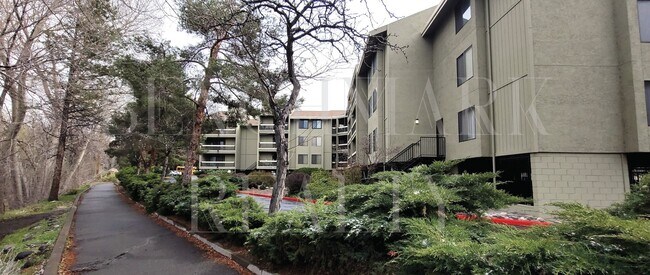 Foto del edificio - 2845 Idlewild Dr