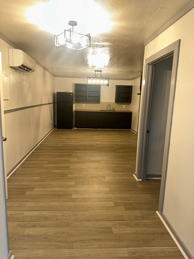 Entry - 2319 Riverside Dr