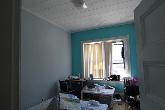 Building Photo - Great Deal; Easily Access BU and B Line or...