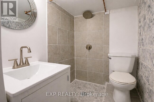 Photo du bâtiment - 861 Cosburn Ave.