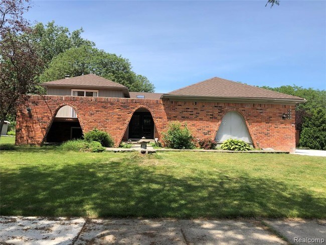 Building Photo - 3000 Roxbury Dr