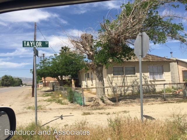 Building Photo - 3 br, 1 bath House - 701 Taylor