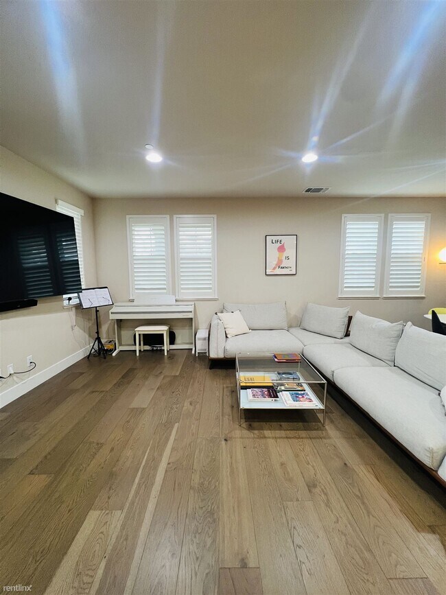 Building Photo - 4 br, 3.5 bath House - 4301 Sunset View Drive