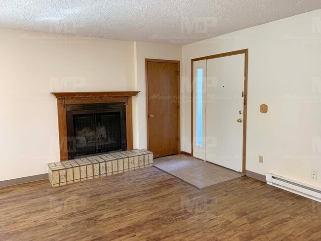 Building Photo - 531-533 Strachan Dr