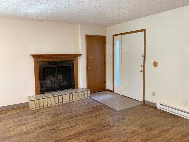 Building Photo - 533 Strachan Dr