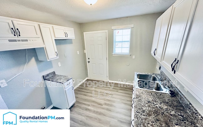 Building Photo - 276 W Davant Ave