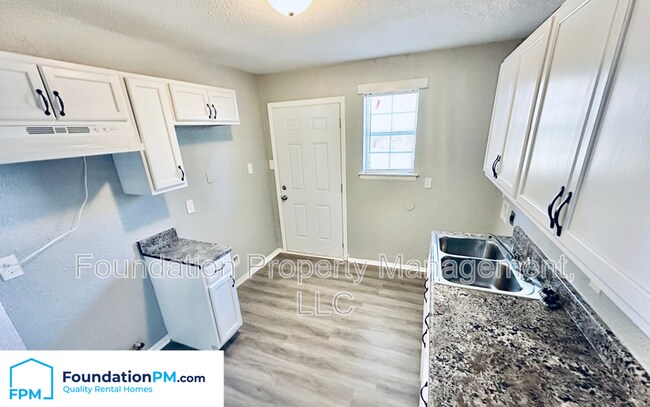 Foto del edificio - 276 W Davant Ave