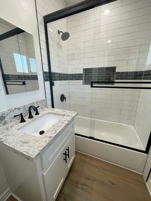 Baño C18 - Carlton Park Apartments