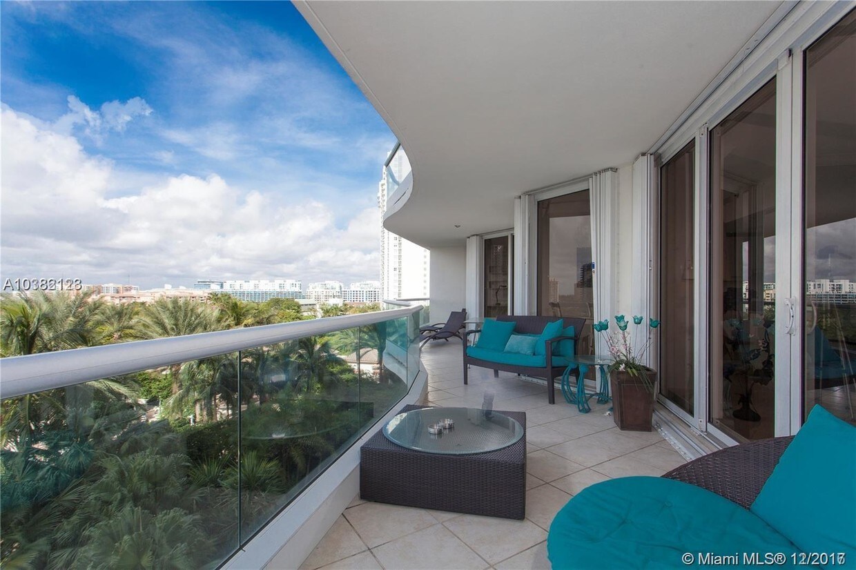 Foto principal - 7000 Island Blvd