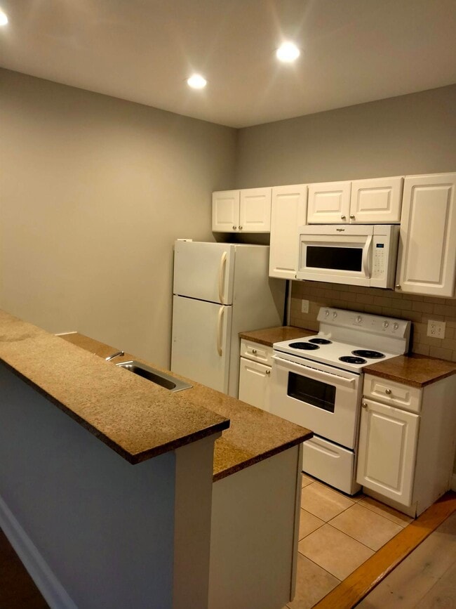 Building Photo - 22 Imlay St