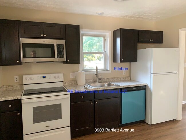 Remodeled Kitchen - 3903 Bartlett Ave