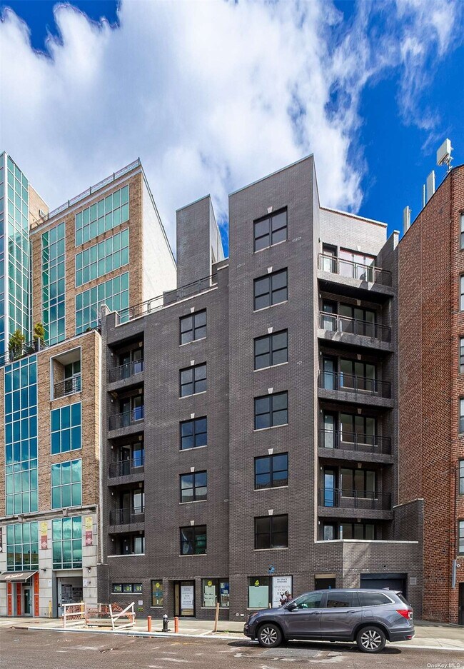 Foto del edificio - 31-25A Newtown Ave