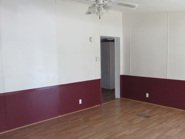 Building Photo - 746 Pointe