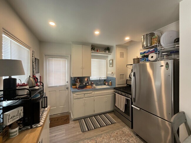 Foto del edificio - 1948 Reed Ave