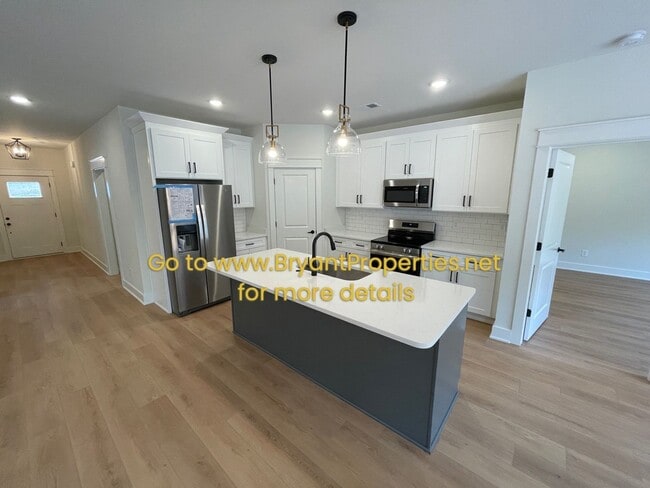 Building Photo - Portland - 3 Bedroom, 2 Baths