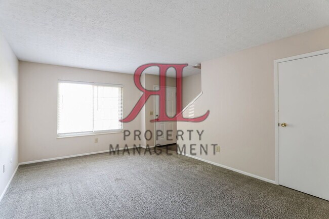 Foto del edificio - 5498 Kenneylane Blvd