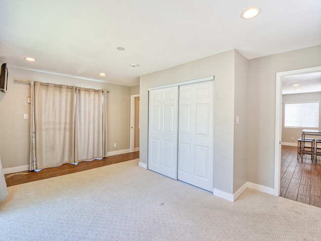 Bedroom - 603 Foxhaven Plz