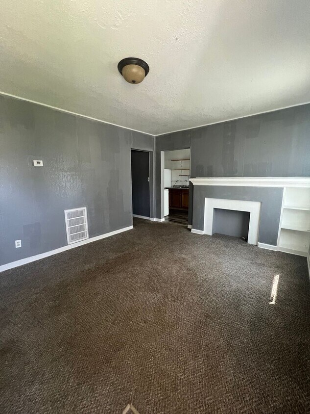 Foto del edificio - This charming 1-bedroom, 1-bathroom duplex is available to pre-lease for 08/14/2026 move in date.