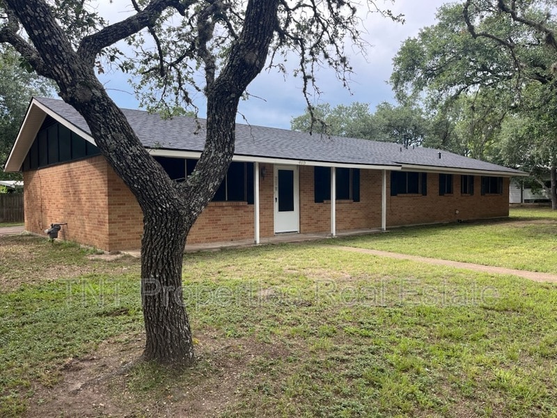 Photo - 405 Glade Street