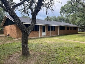 Building Photo - 405 Glade St