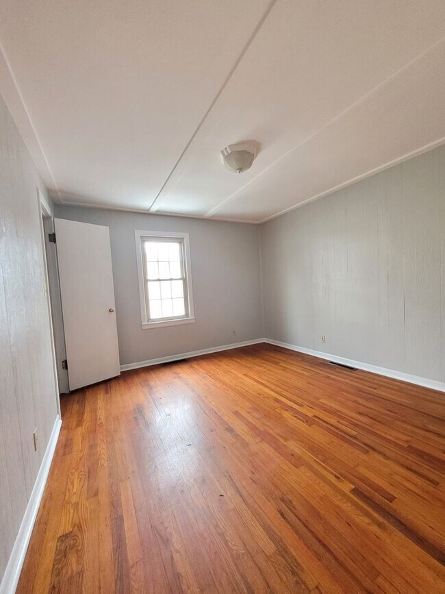 Building Photo - Spacious 3 Bedroom 2 Bath home!
