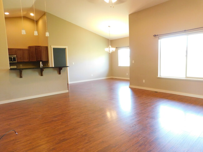 Building Photo - 631 Fox Den Trail