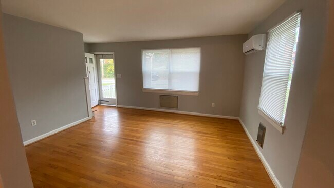 Foto del edificio - 2420 Brandon Ave SW