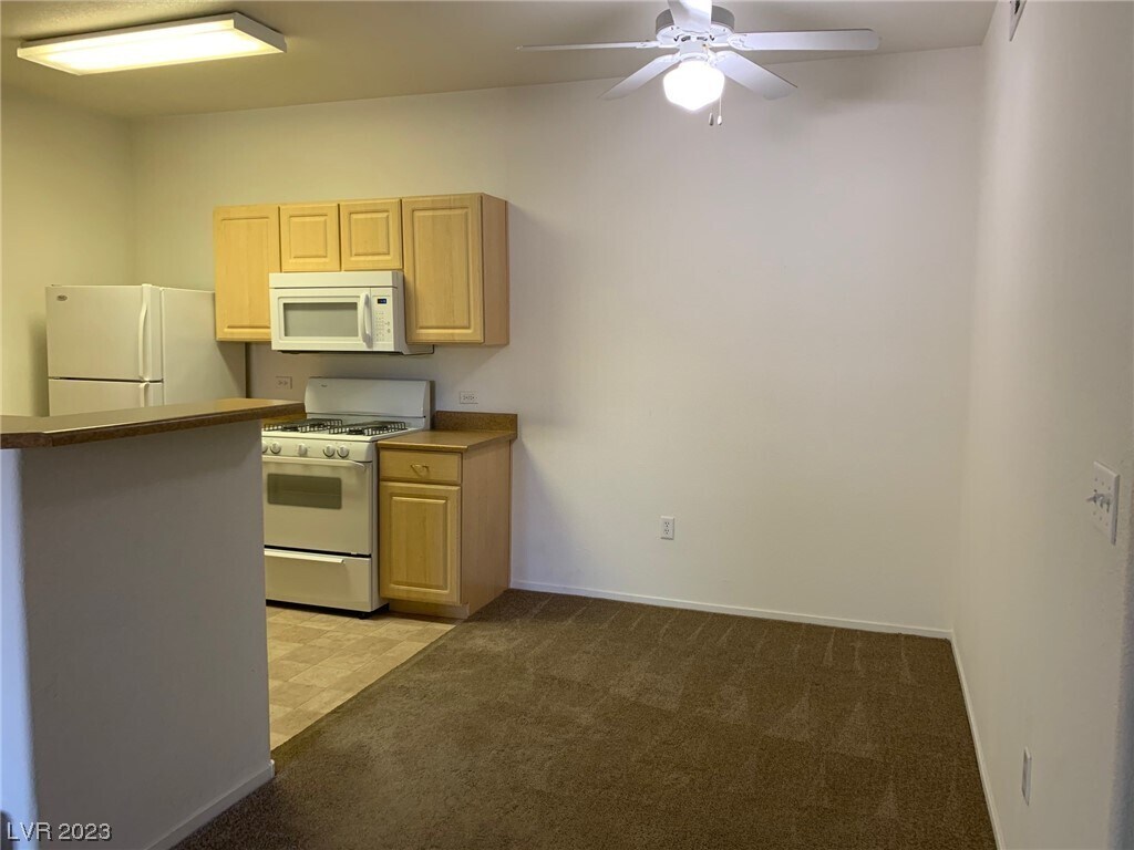 Building Photo - 8250 N Grand Canyon Dr