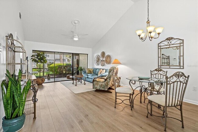 Foto del edificio - 5354 Myrtle Wood