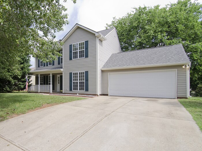 Building Photo - Spacious 4BD/2.5BA Home in Southbridge For...