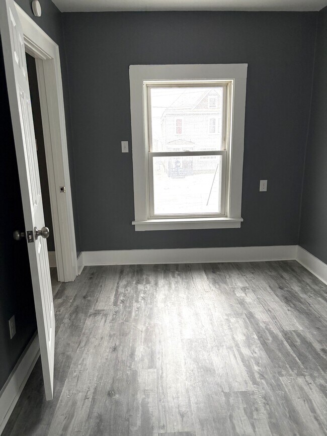 Foto del edificio - 313 E 7th St